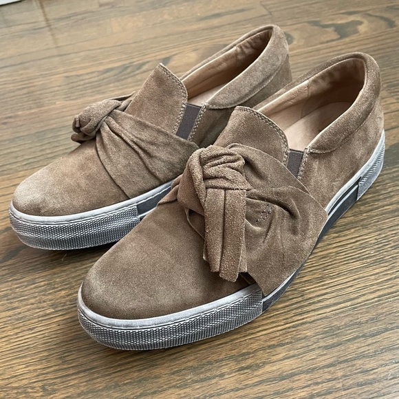 Tejus Collection Suede Bow Shoes - Picture 3 of 10